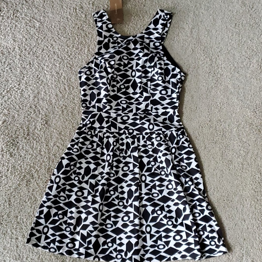 Black and white patterned dress